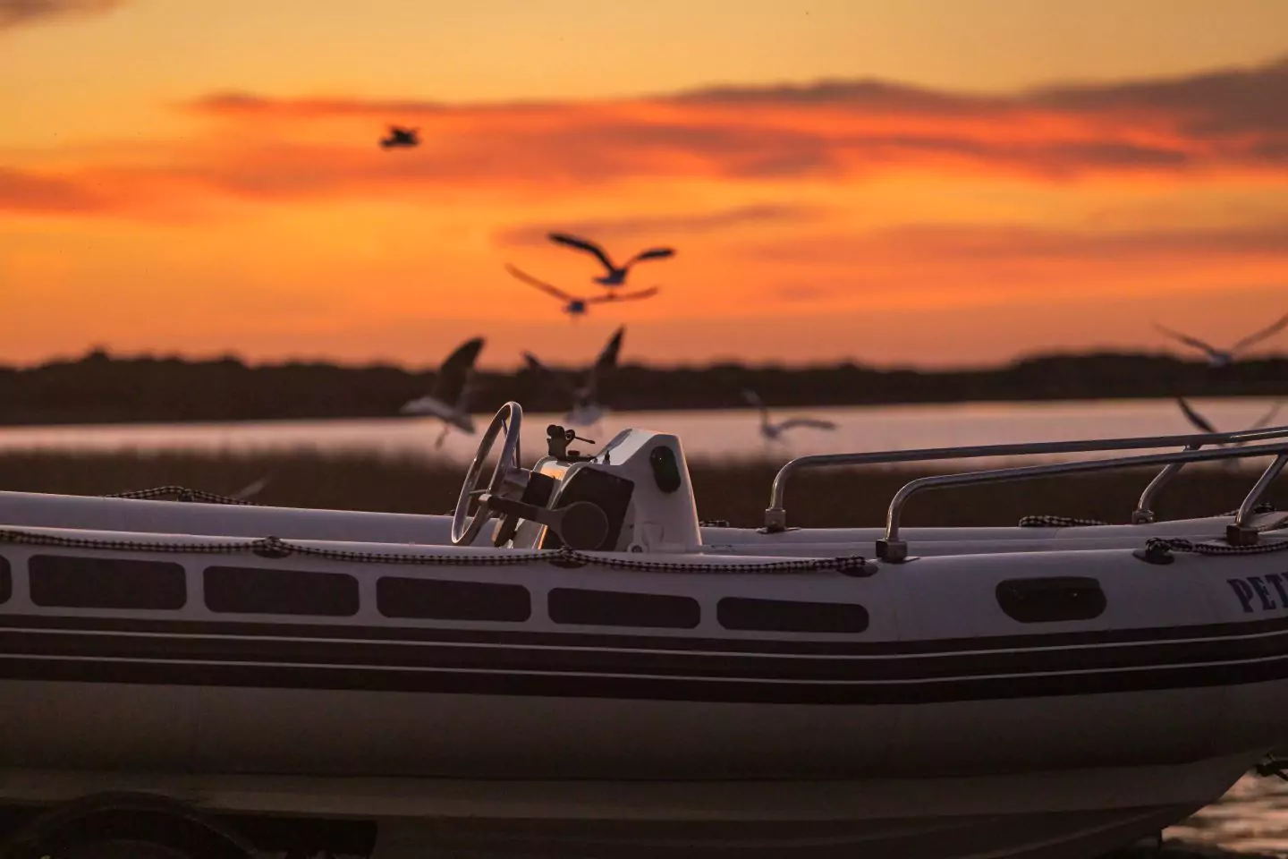 foto bote club de pesca y nautica