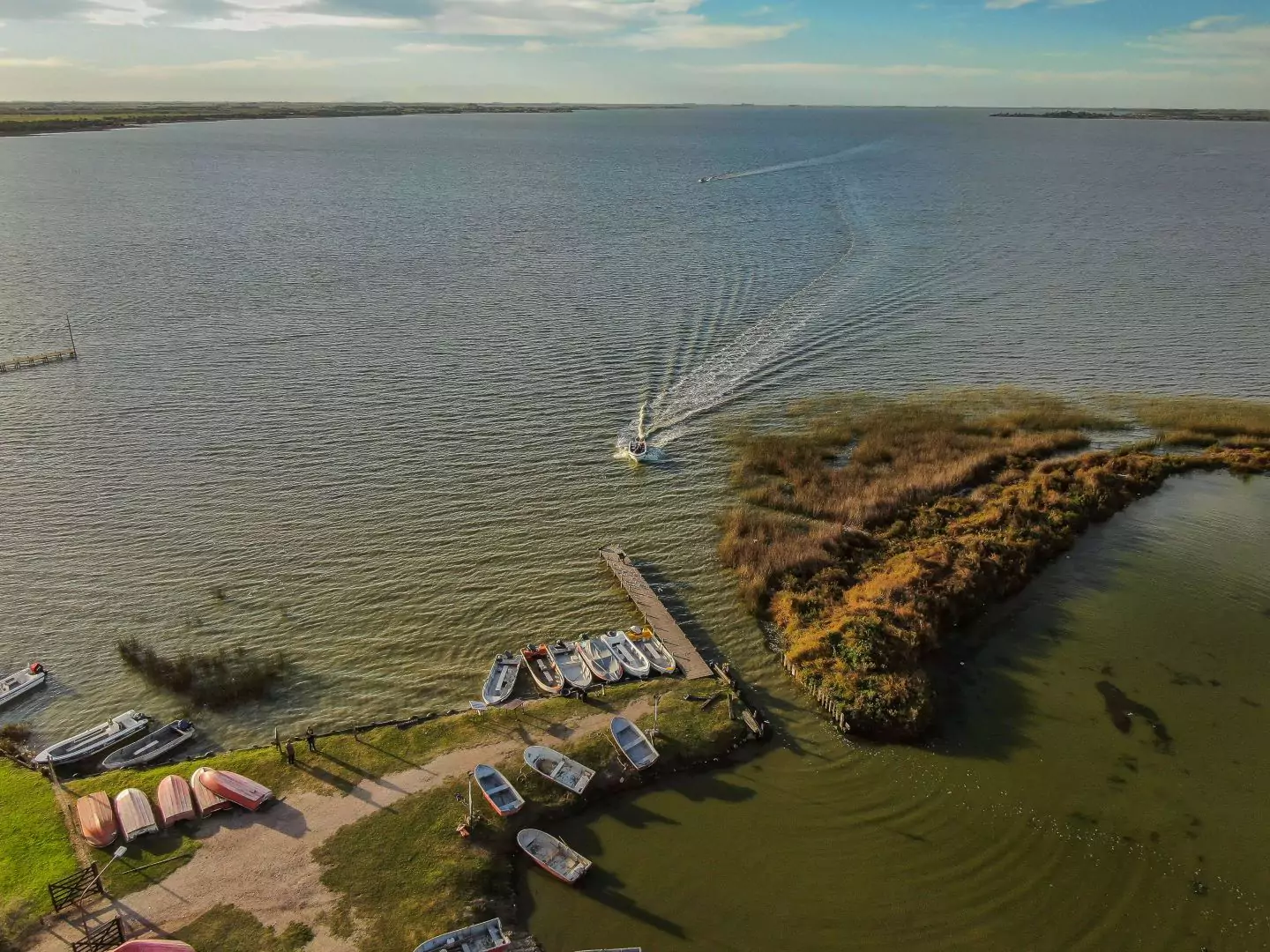 foto desde un drone club de pesca y natutica madariaga